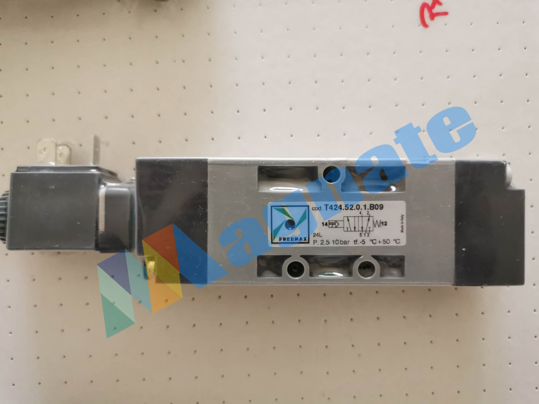 Brand: Pneumax Pneumatic Valve PN: T424. 52.0.1.B09 2.5-10 Bar  5/2 way