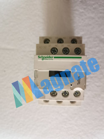  Schneider Electric Control Relay CAD32M7C